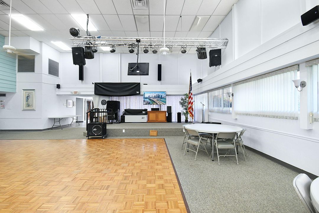 For Sale: $155,000 (2 beds, 2 baths, 1089 Square Feet)