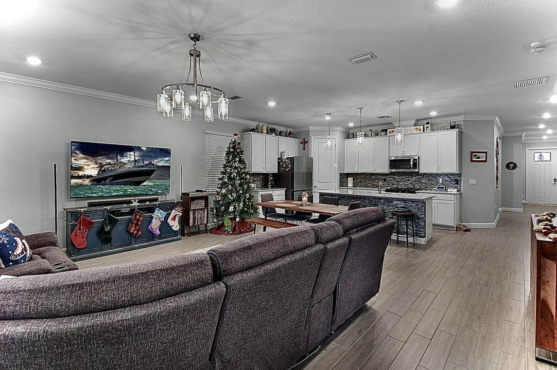 待售: $429,900 (3 贝兹, 2 浴室, 1693 平方英尺)