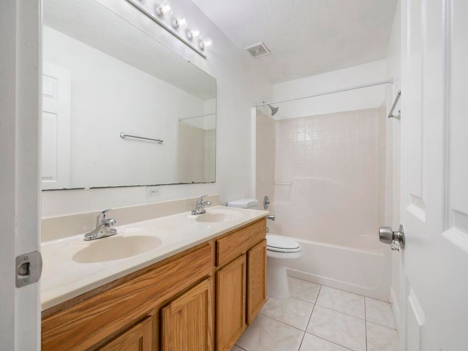 For Rent: $3,500 (4 beds, 2 baths, 2792 Square Feet)