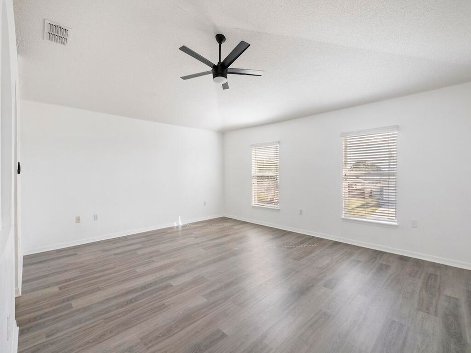 For Rent: $3,500 (4 beds, 2 baths, 2792 Square Feet)