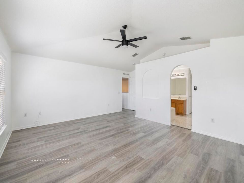 For Rent: $3,500 (4 beds, 2 baths, 2792 Square Feet)