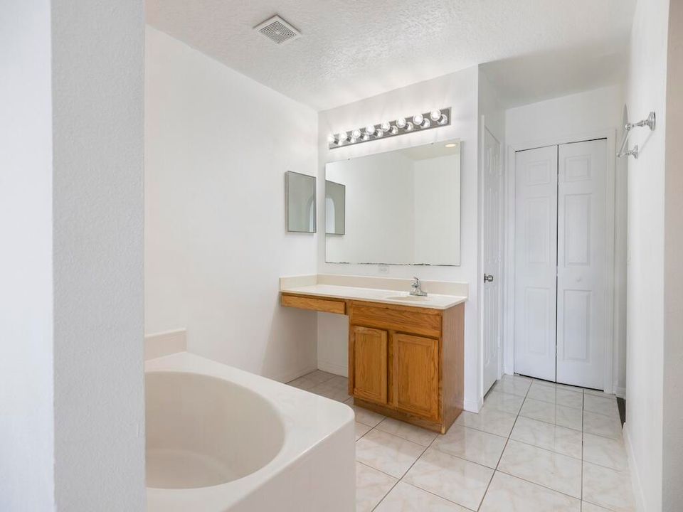 For Rent: $3,500 (4 beds, 2 baths, 2792 Square Feet)