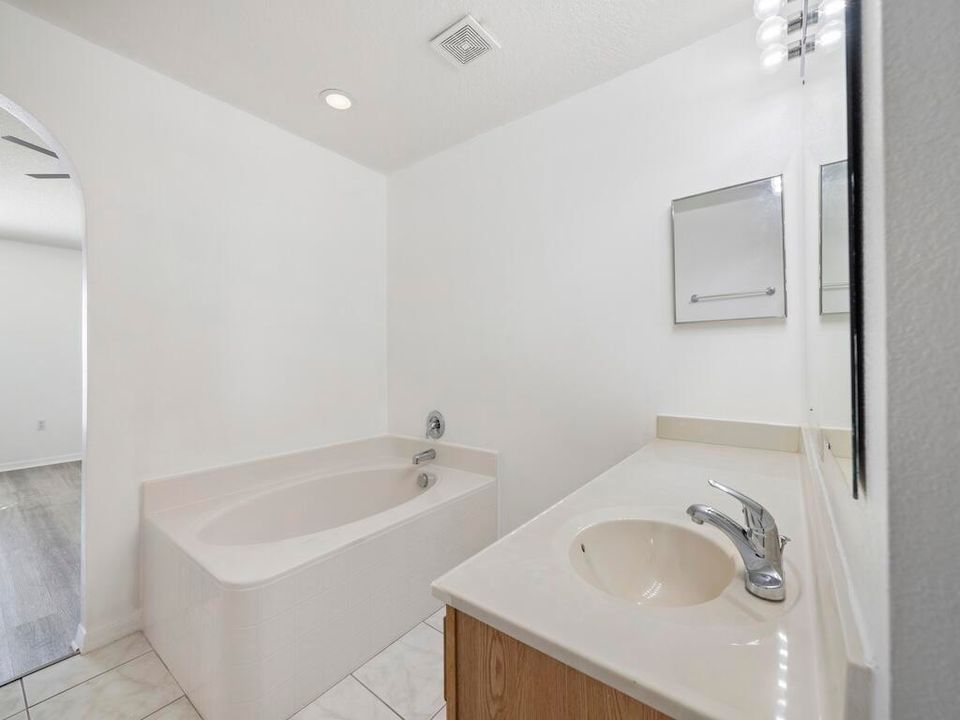 For Rent: $3,500 (4 beds, 2 baths, 2792 Square Feet)