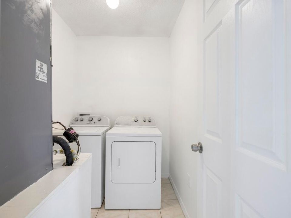 For Rent: $3,500 (4 beds, 2 baths, 2792 Square Feet)