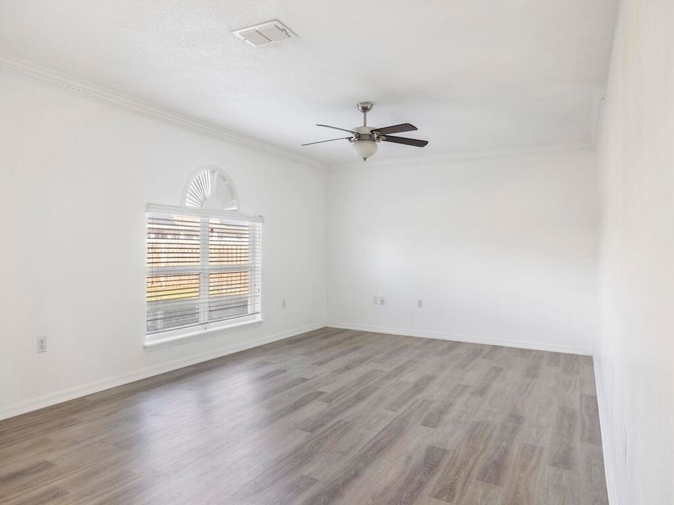 For Rent: $3,500 (4 beds, 2 baths, 2792 Square Feet)