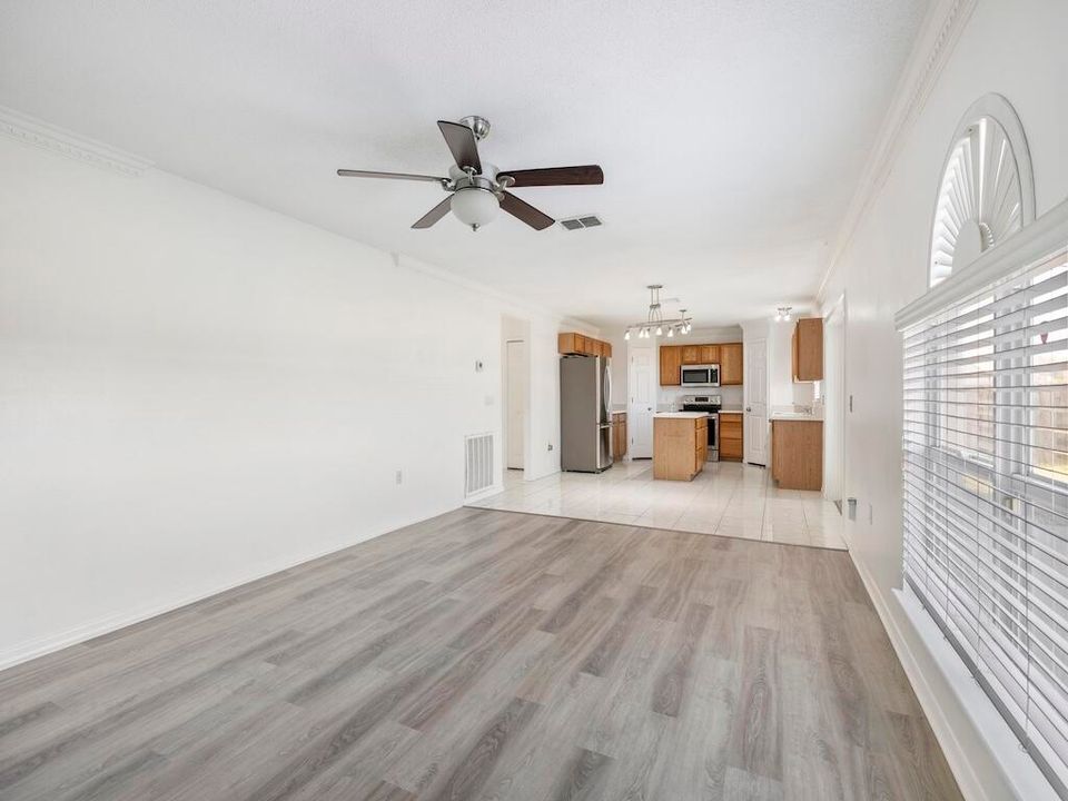 For Rent: $3,500 (4 beds, 2 baths, 2792 Square Feet)