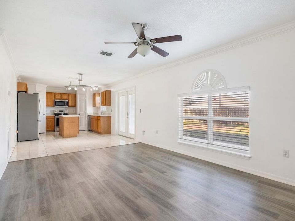 For Rent: $3,500 (4 beds, 2 baths, 2792 Square Feet)