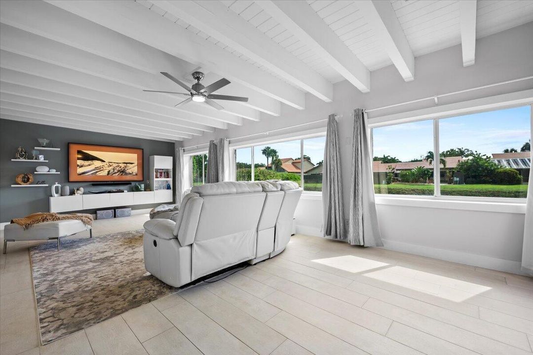 En Venta: $450,000 (3 camas, 2 baños, 2200 Pies cuadrados)