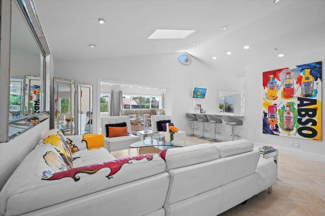 En Venta: $450,000 (3 camas, 2 baños, 2200 Pies cuadrados)