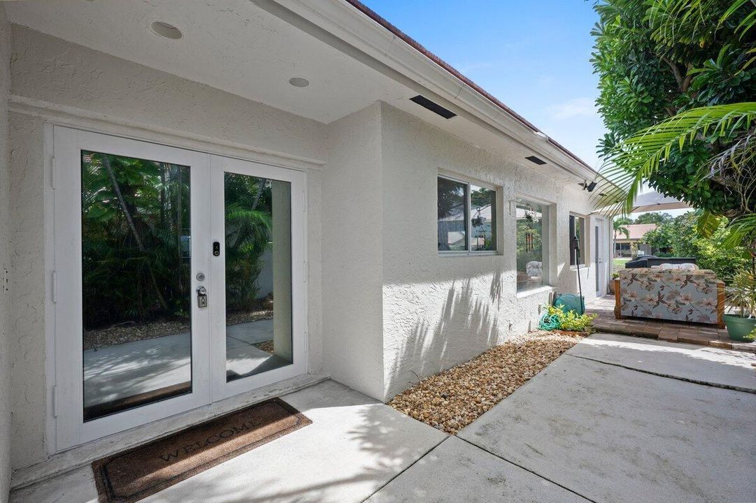 En Venta: $450,000 (3 camas, 2 baños, 2200 Pies cuadrados)