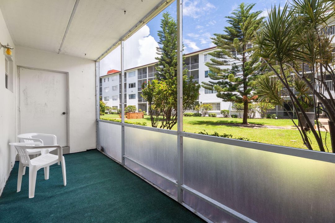 For Rent: $1,950 (2 beds, 1 baths, 948 Square Feet)