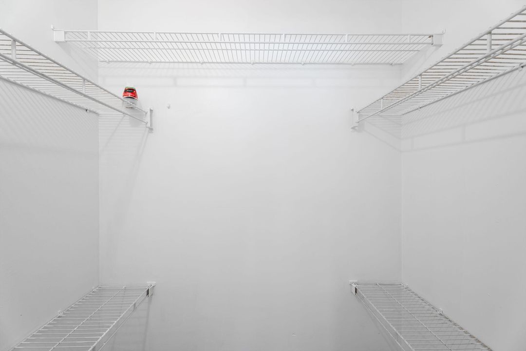 For Rent: $1,950 (2 beds, 1 baths, 948 Square Feet)