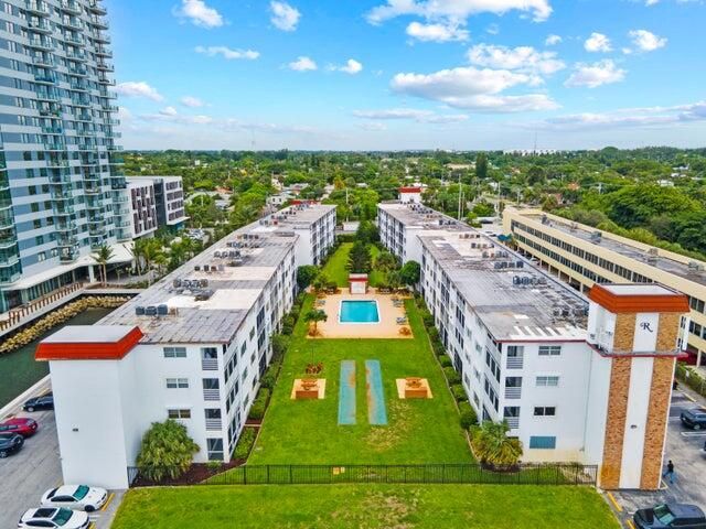 For Rent: $1,950 (2 beds, 1 baths, 948 Square Feet)