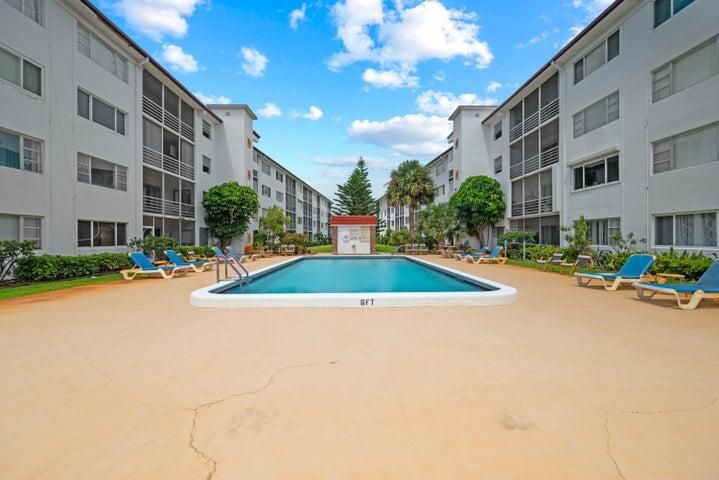 For Rent: $1,950 (2 beds, 1 baths, 948 Square Feet)