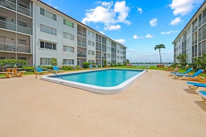 For Rent: $1,950 (2 beds, 1 baths, 948 Square Feet)