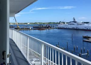 For Rent: $1,950 (2 beds, 1 baths, 948 Square Feet)