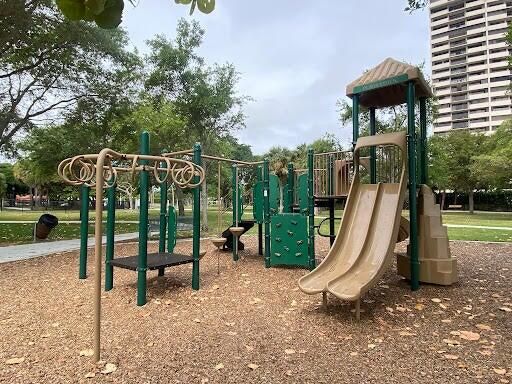 For Rent: $1,950 (2 beds, 1 baths, 948 Square Feet)