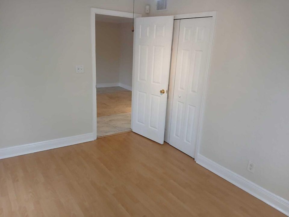For Sale: $150,000 (2 beds, 2 baths, 836 Square Feet)
