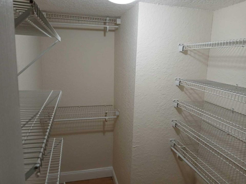 For Sale: $150,000 (2 beds, 2 baths, 836 Square Feet)