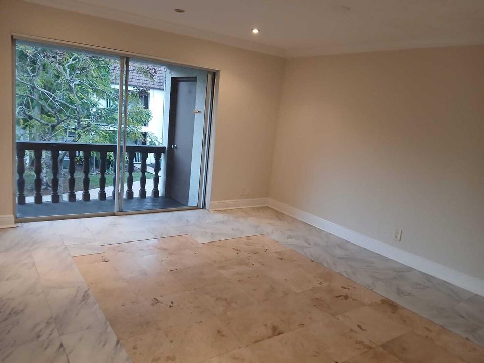 For Sale: $150,000 (2 beds, 2 baths, 836 Square Feet)