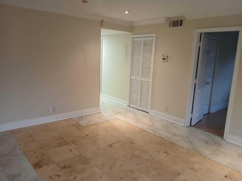 For Sale: $150,000 (2 beds, 2 baths, 836 Square Feet)