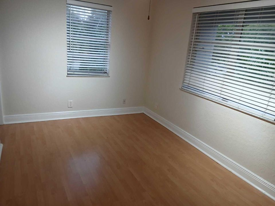 For Sale: $150,000 (2 beds, 2 baths, 836 Square Feet)