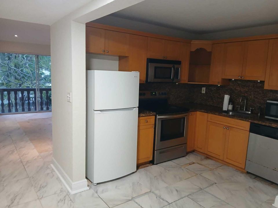 For Sale: $150,000 (2 beds, 2 baths, 836 Square Feet)