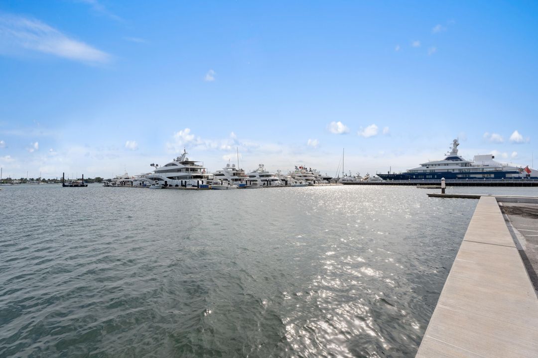 For Rent: $1,950 (2 beds, 1 baths, 948 Square Feet)