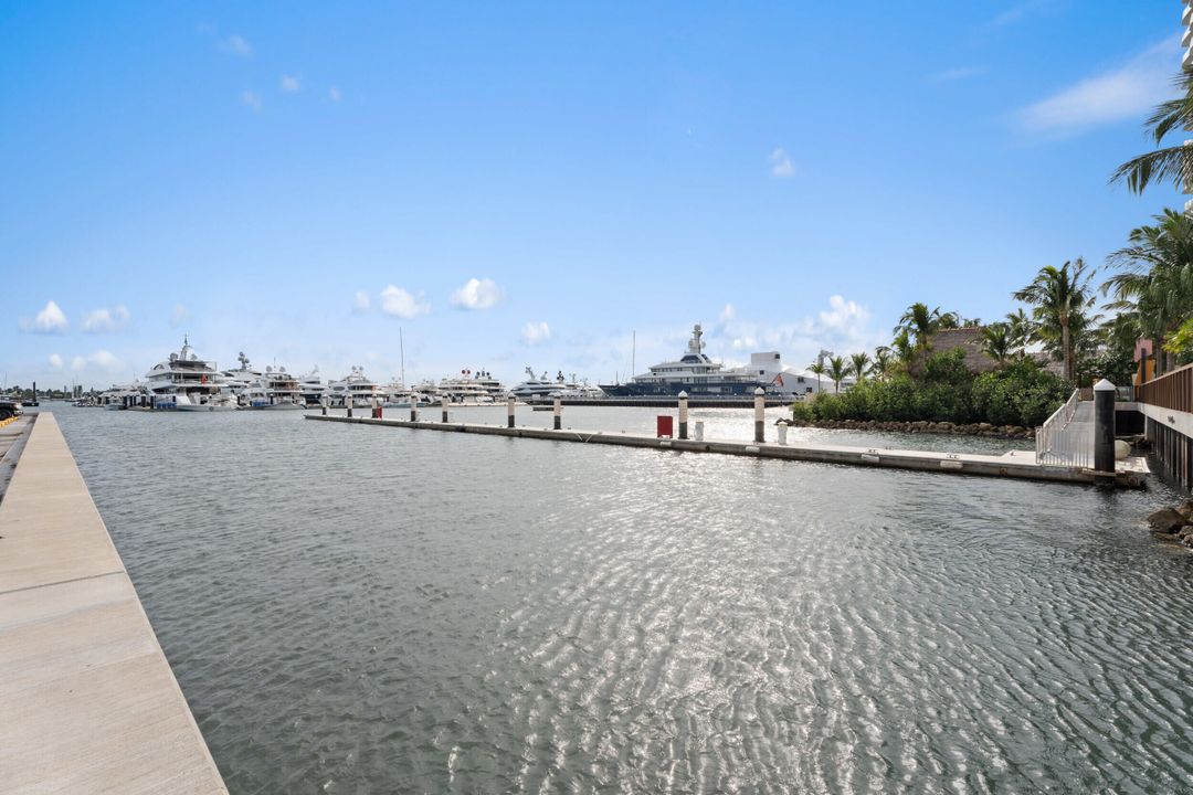 For Rent: $1,950 (2 beds, 1 baths, 948 Square Feet)