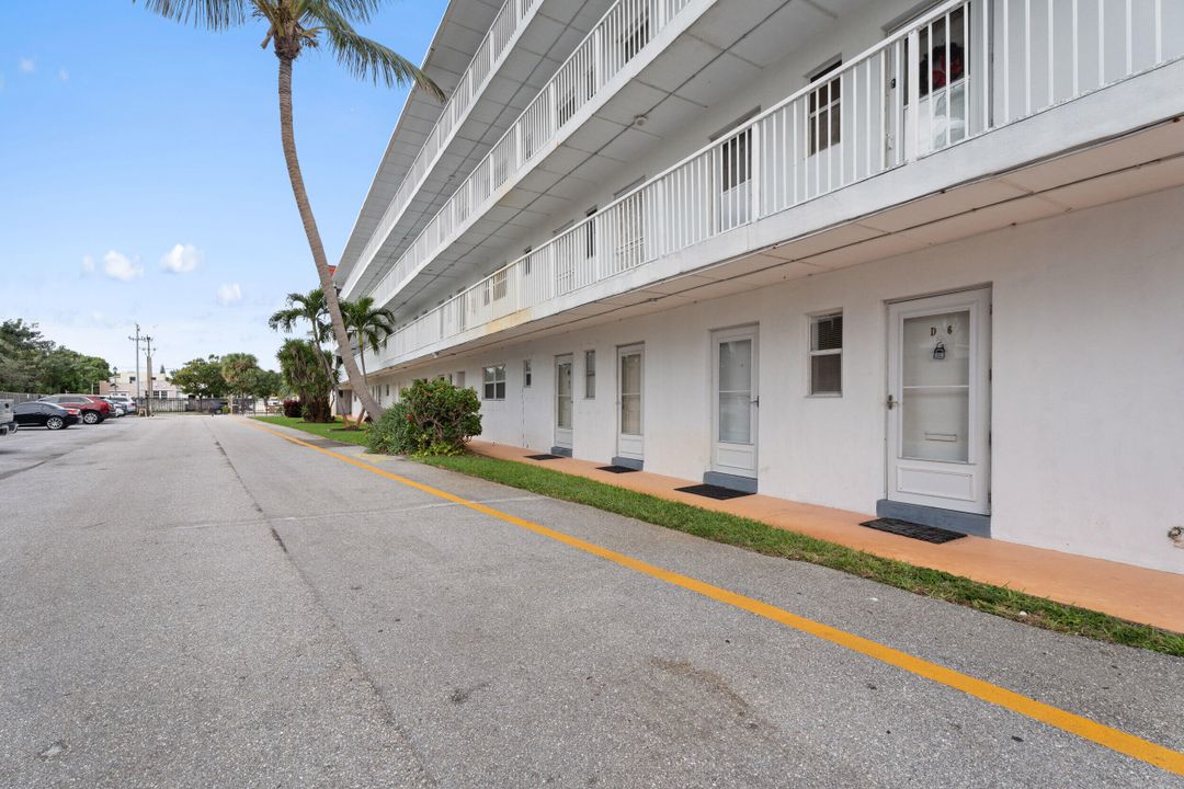 For Rent: $1,950 (2 beds, 1 baths, 948 Square Feet)