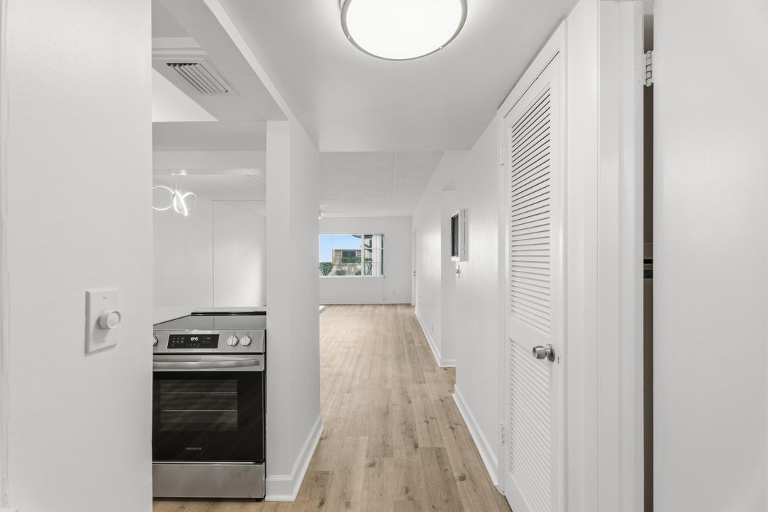 For Rent: $1,950 (2 beds, 1 baths, 948 Square Feet)