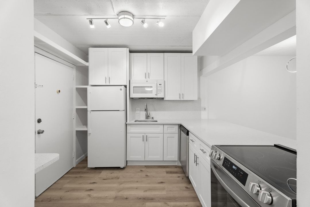 For Rent: $1,950 (2 beds, 1 baths, 948 Square Feet)