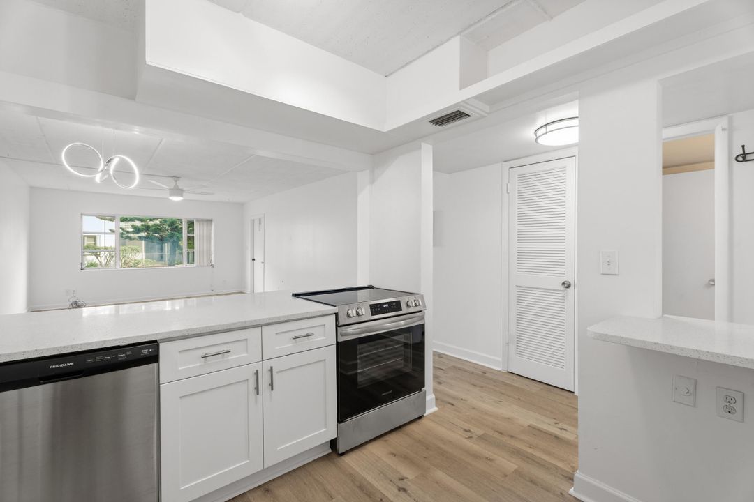 For Rent: $1,950 (2 beds, 1 baths, 948 Square Feet)