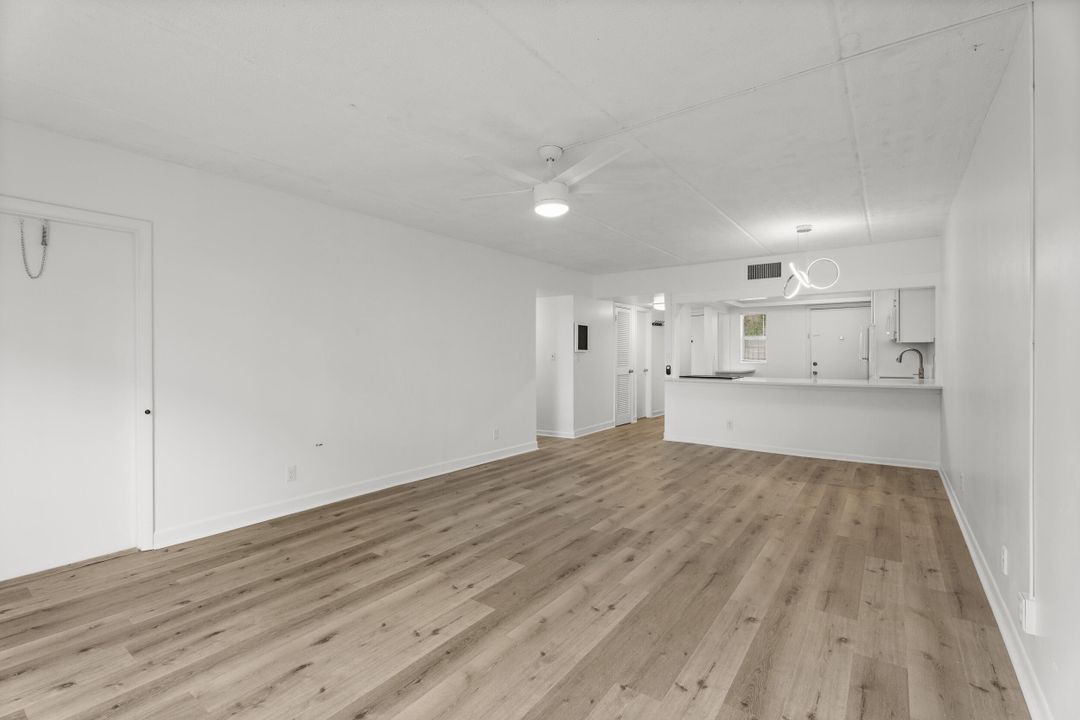 For Rent: $1,950 (2 beds, 1 baths, 948 Square Feet)