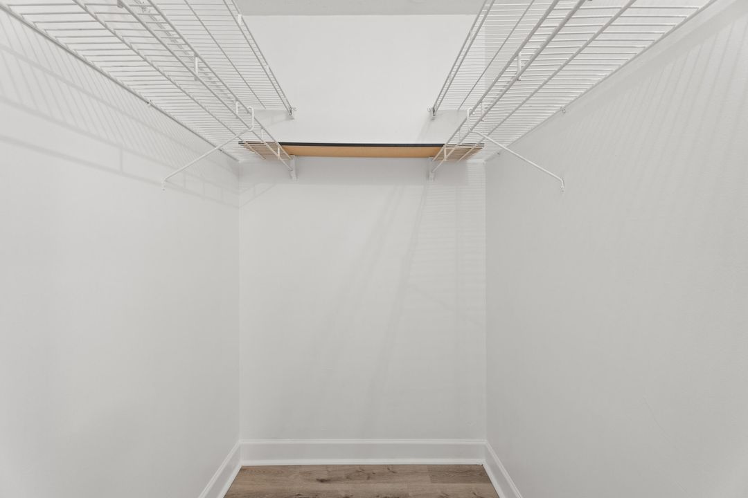 For Rent: $1,950 (2 beds, 1 baths, 948 Square Feet)