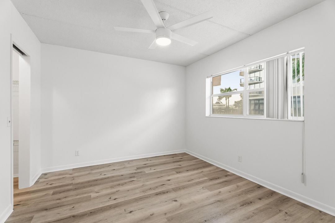 For Rent: $1,950 (2 beds, 1 baths, 948 Square Feet)