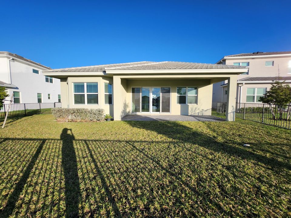 For Sale: $685,000 (3 beds, 2 baths, 2305 Square Feet)