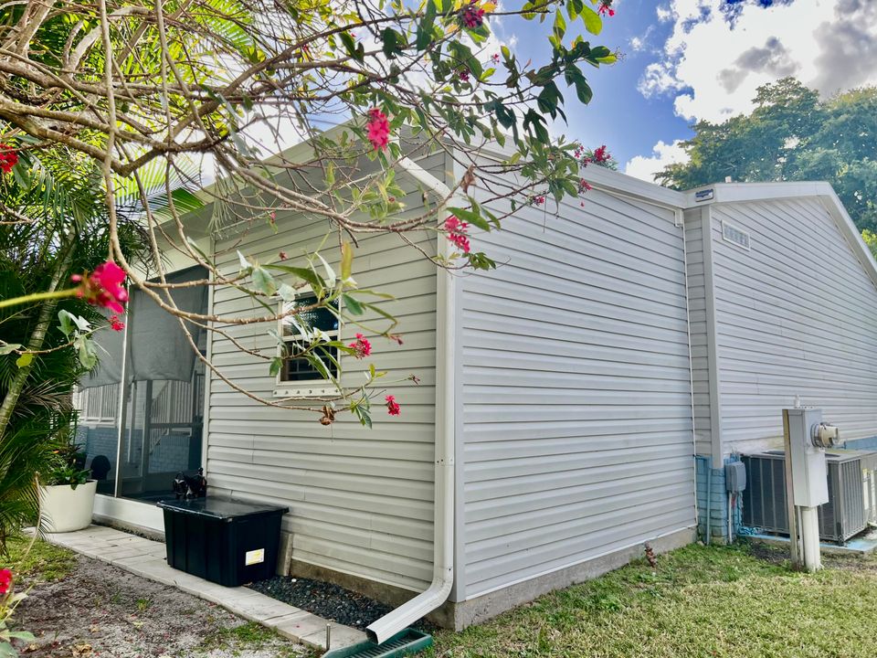 For Sale: $130,000 (2 beds, 2 baths, 1410 Square Feet)