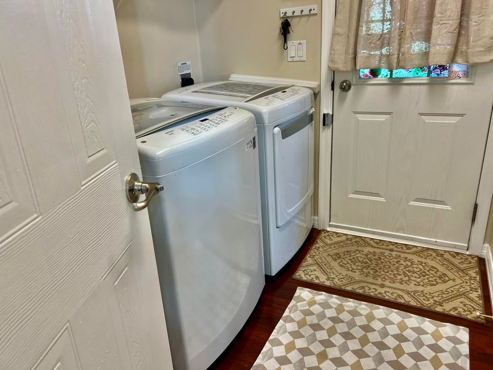 For Sale: $130,000 (2 beds, 2 baths, 1410 Square Feet)