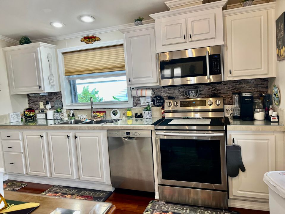 For Sale: $130,000 (2 beds, 2 baths, 1410 Square Feet)