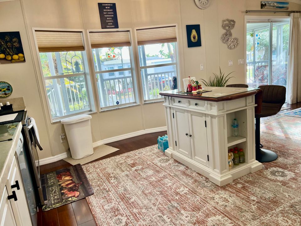 For Sale: $130,000 (2 beds, 2 baths, 1410 Square Feet)