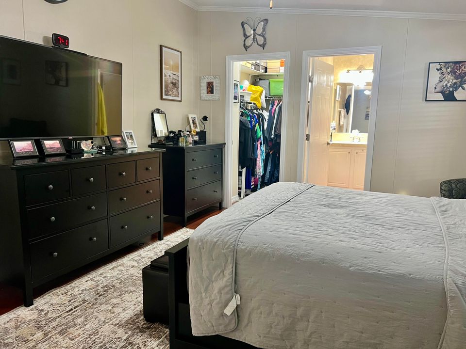 For Sale: $130,000 (2 beds, 2 baths, 1410 Square Feet)