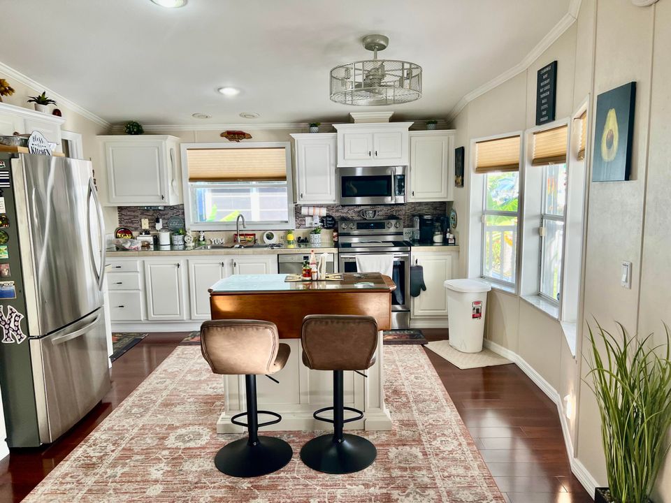 For Sale: $130,000 (2 beds, 2 baths, 1410 Square Feet)