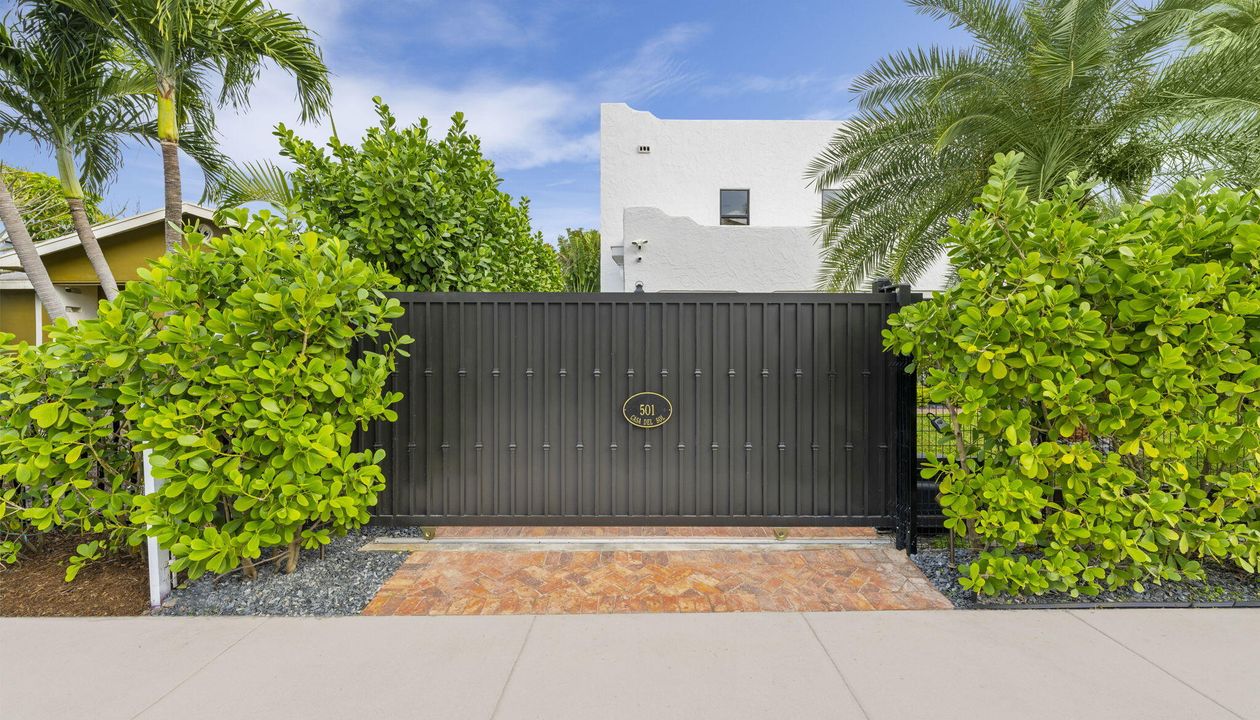 En Venta: $1,897,000 (3 camas, 3 baños, 2815 Pies cuadrados)