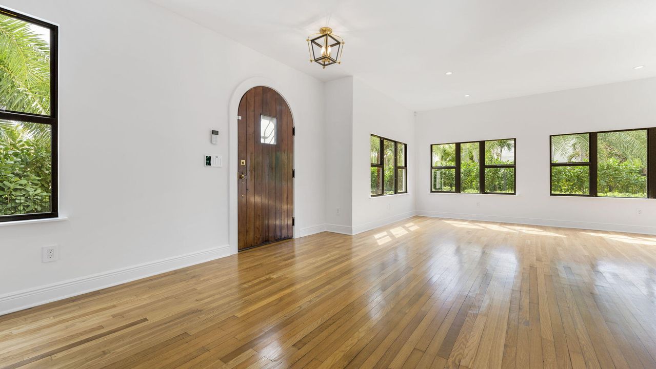 En Venta: $1,897,000 (3 camas, 3 baños, 2815 Pies cuadrados)