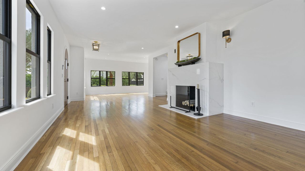 En Venta: $1,897,000 (3 camas, 3 baños, 2815 Pies cuadrados)