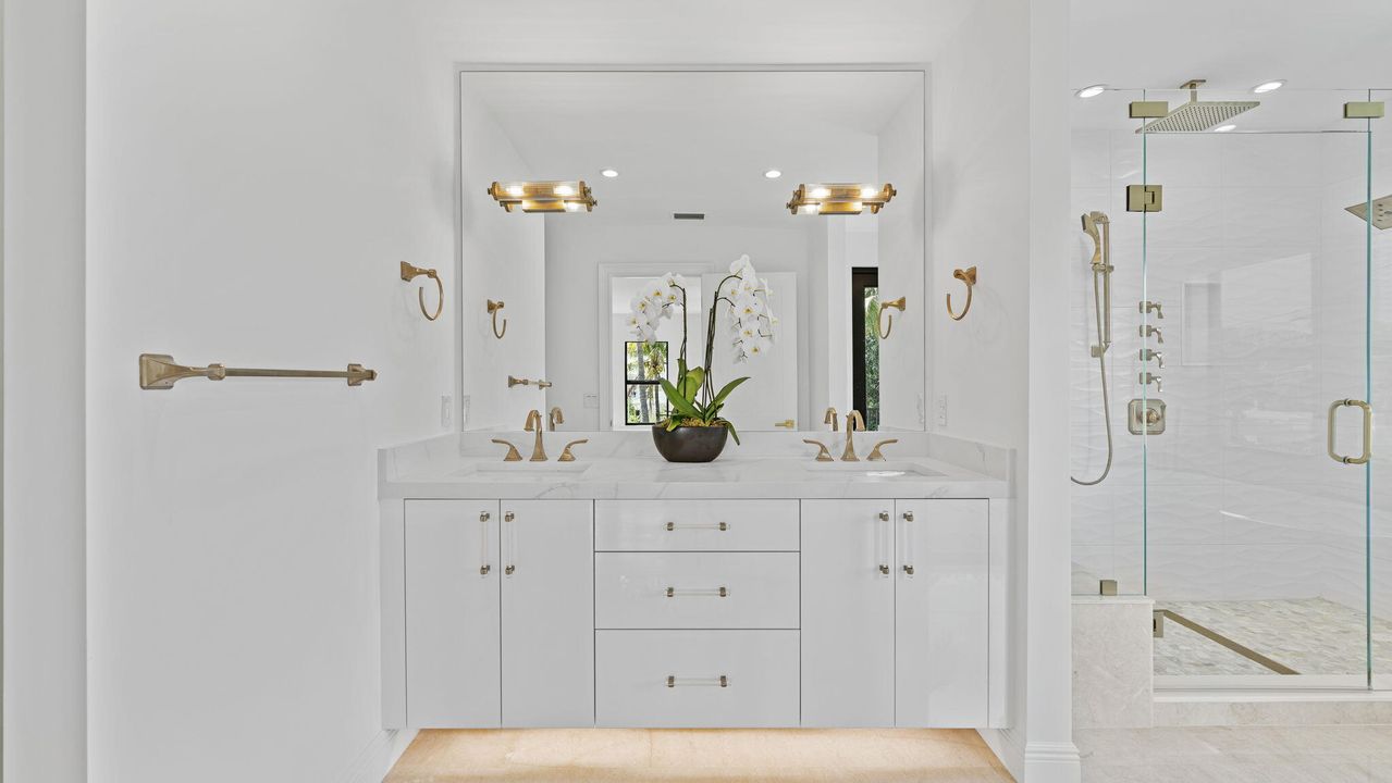 En Venta: $1,897,000 (3 camas, 3 baños, 2815 Pies cuadrados)