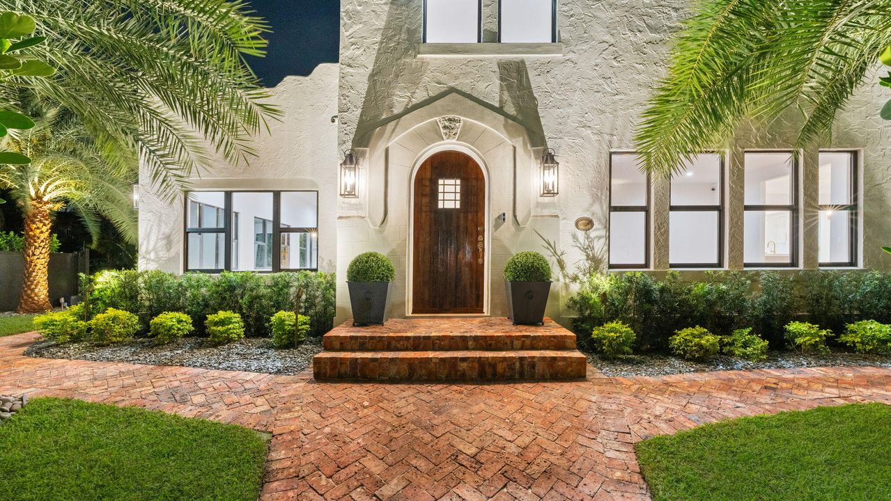 En Venta: $1,897,000 (3 camas, 3 baños, 2815 Pies cuadrados)