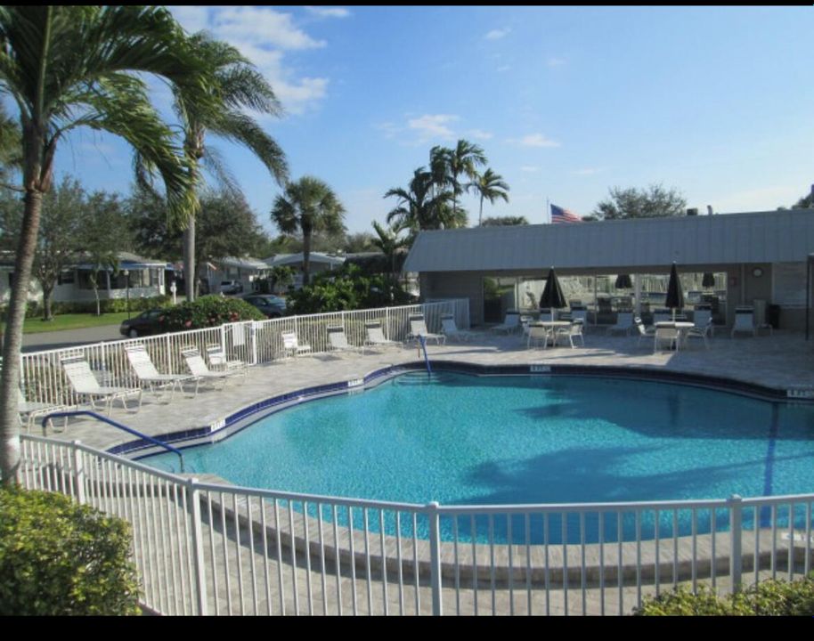 For Sale: $130,000 (2 beds, 2 baths, 1410 Square Feet)