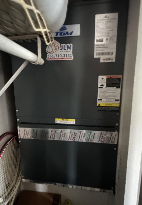 For Sale: $55,800 (1 beds, 1 baths, 806 Square Feet)